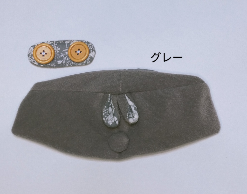 もちべべ『うさぎさんケープお花』