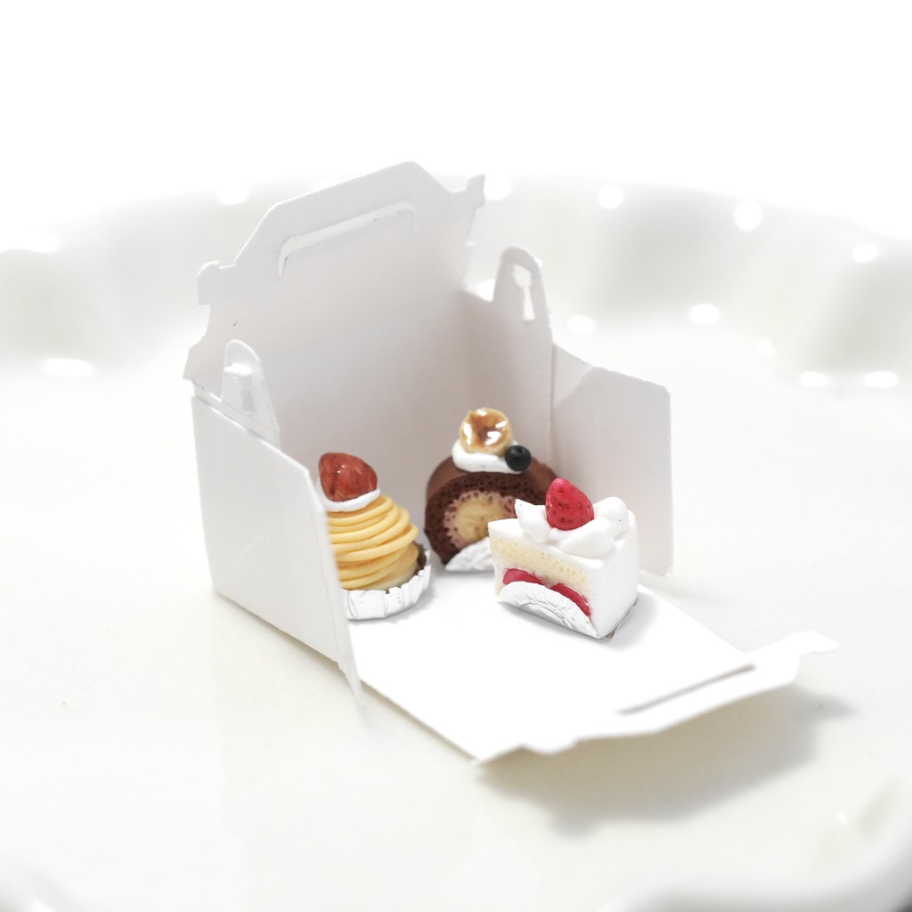 3種のカットケーキとケーキBOXのミニチュア-ショートケーキ&モンブラン&チョコバナナロールケーキ