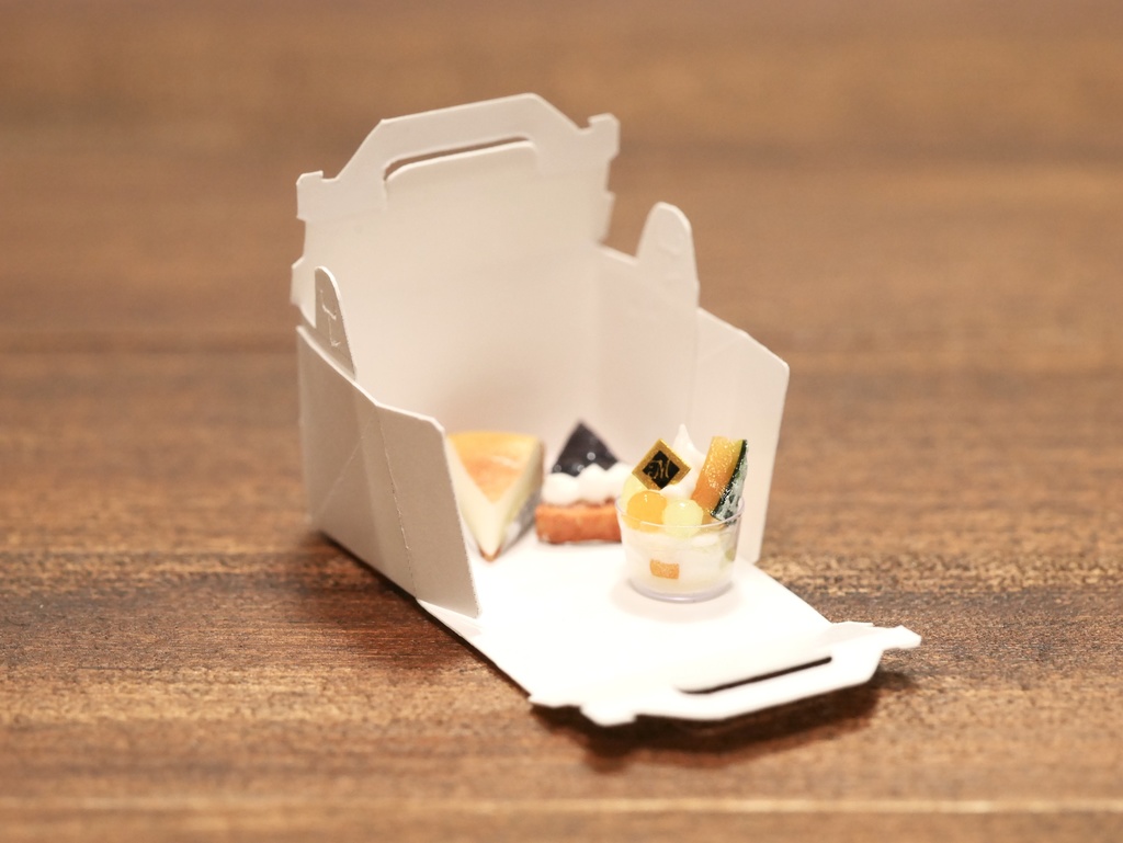 3種のケーキとケーキboxのミニチュア チーズケーキ ブルーベリータルト メロンカップデザート Minicoのミニチュア Booth