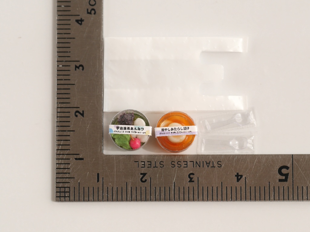 【ミニチュア】コンビニスイーツ2種(冷やしみたらし団子&宇治抹茶あんみつ)+スプーン2つ+コンビニ袋