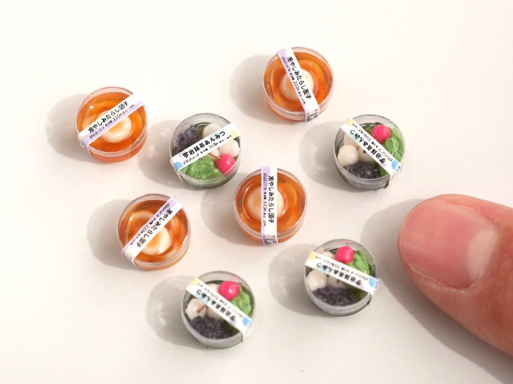 【ミニチュア】コンビニスイーツ2種(冷やしみたらし団子&宇治抹茶あんみつ)+スプーン2つ+コンビニ袋