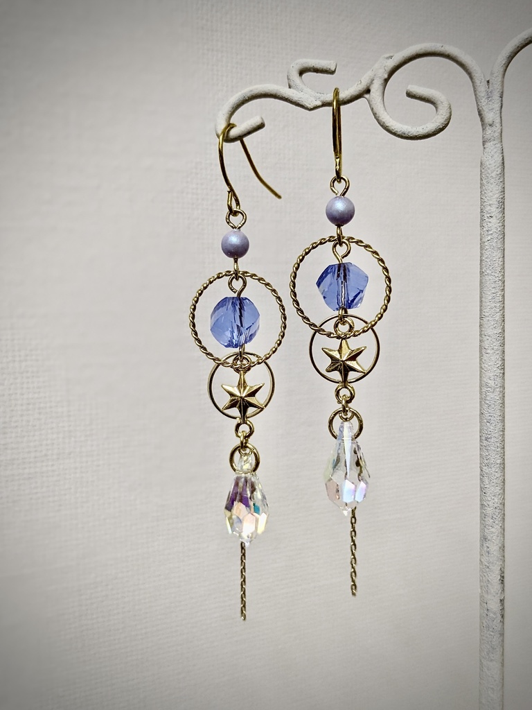 【オリジナル】アレキサンドライトガラスの耳飾り