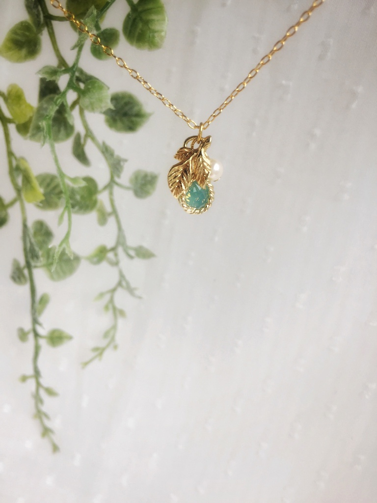 若葉の雫ネックレス