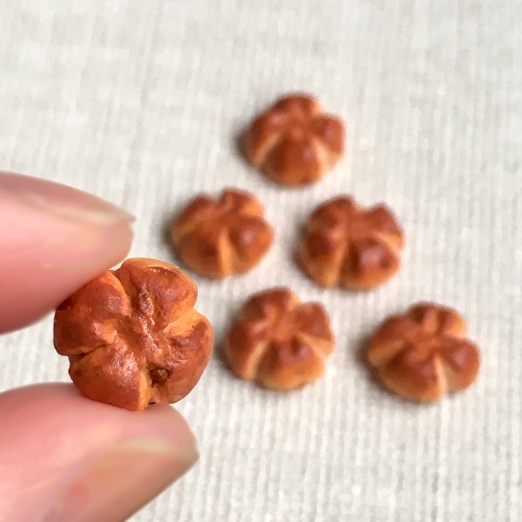 ミニチュア くるみパン miniature walnut bread