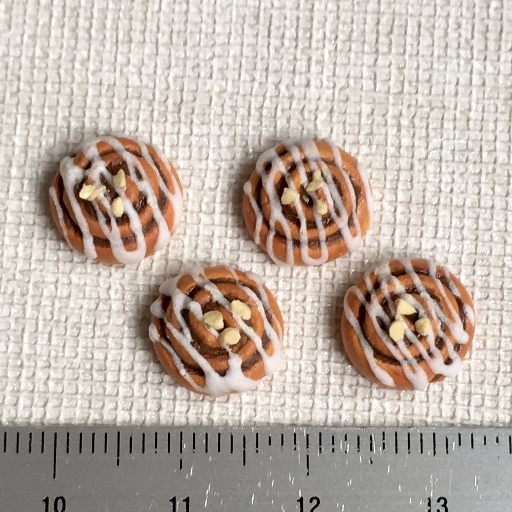 ミニチュア シナモンロール miniature cinnamon roll