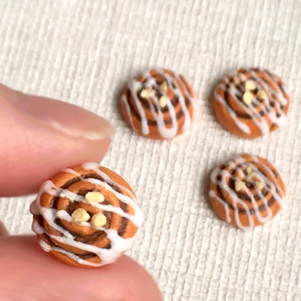 ミニチュア シナモンロール miniature cinnamon roll
