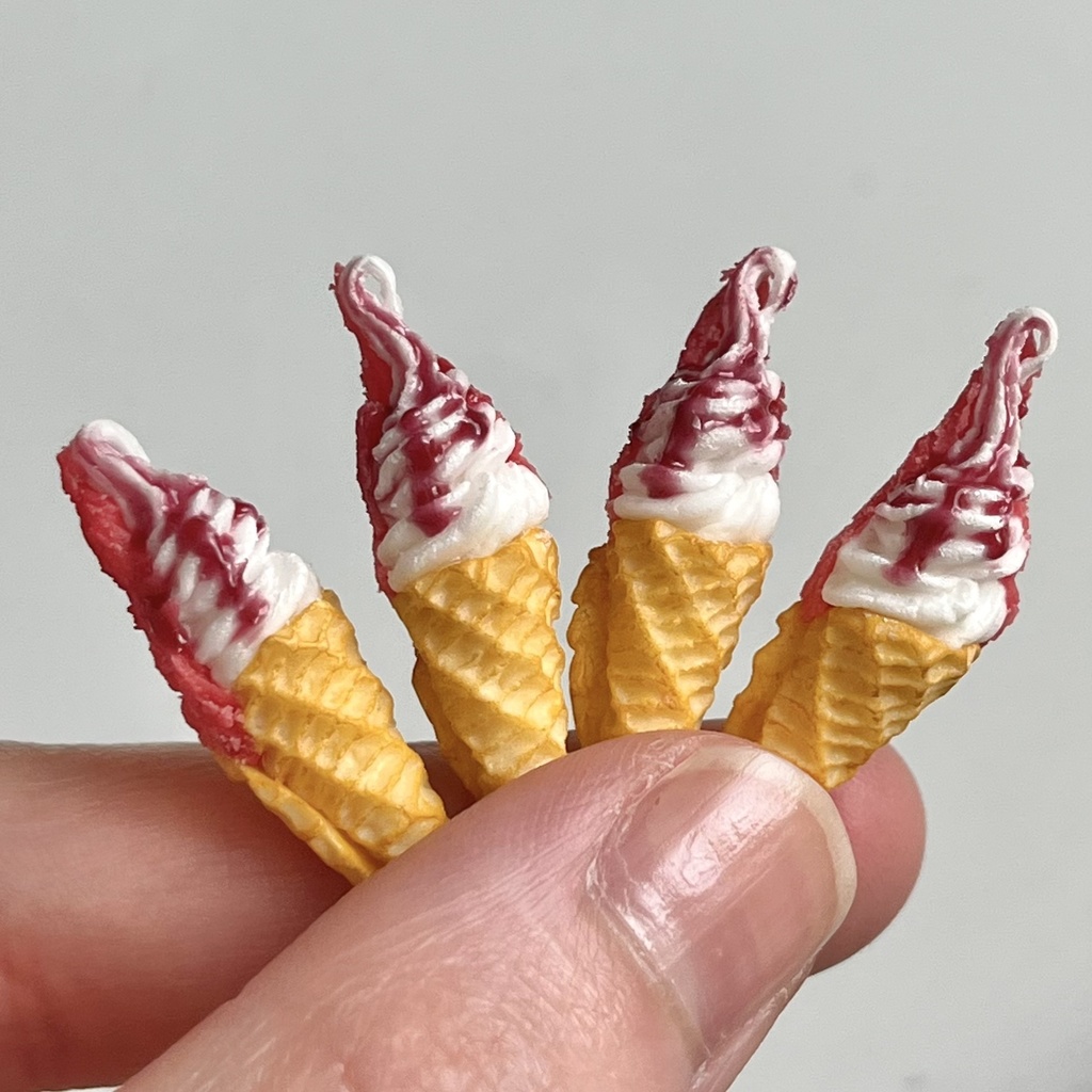 ミニチュア　ジェラート&ソフト　ベリー　gelato&soft-serve ice cream berry