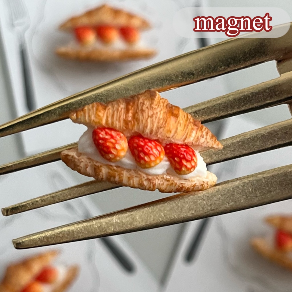 ミニチュア　クロワッサンサンドのマグネット croissant sandwich magnet