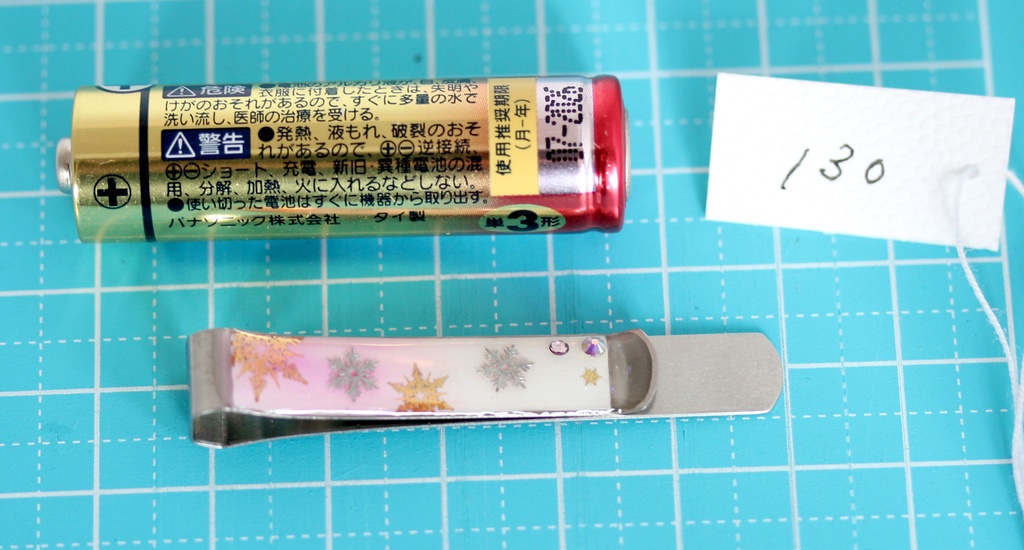 130. 雪の図案ペーパークリップ 小 (紫)