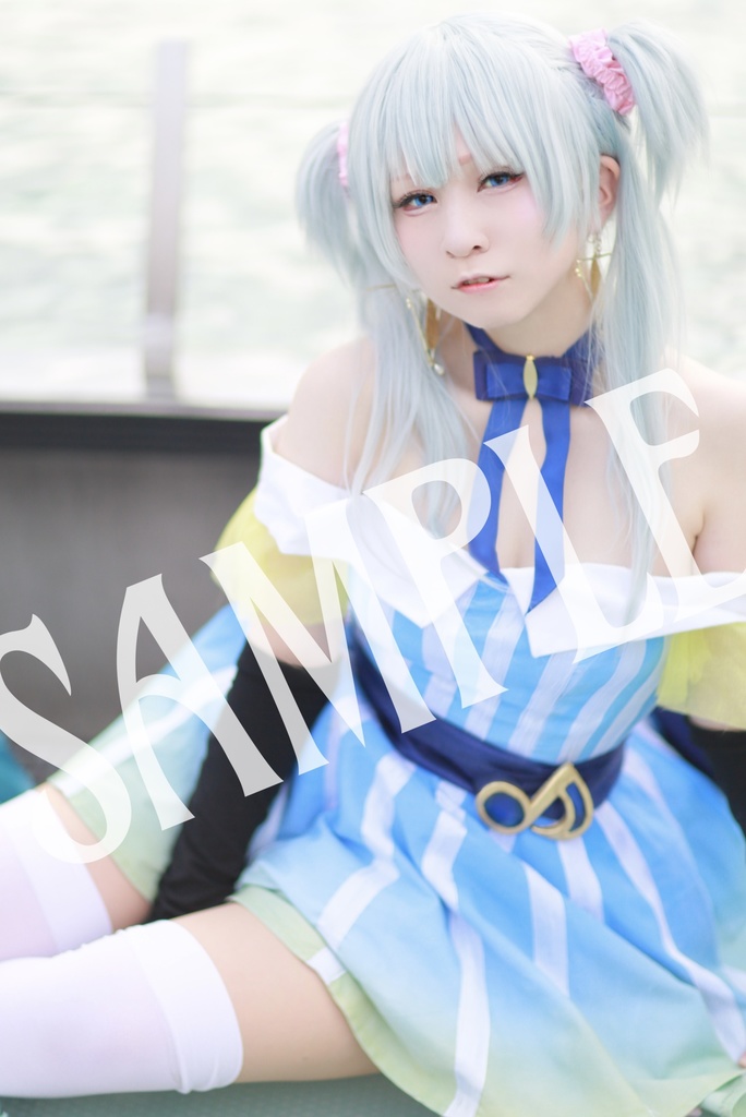 1st写真集『MIROIR D’EAU 』