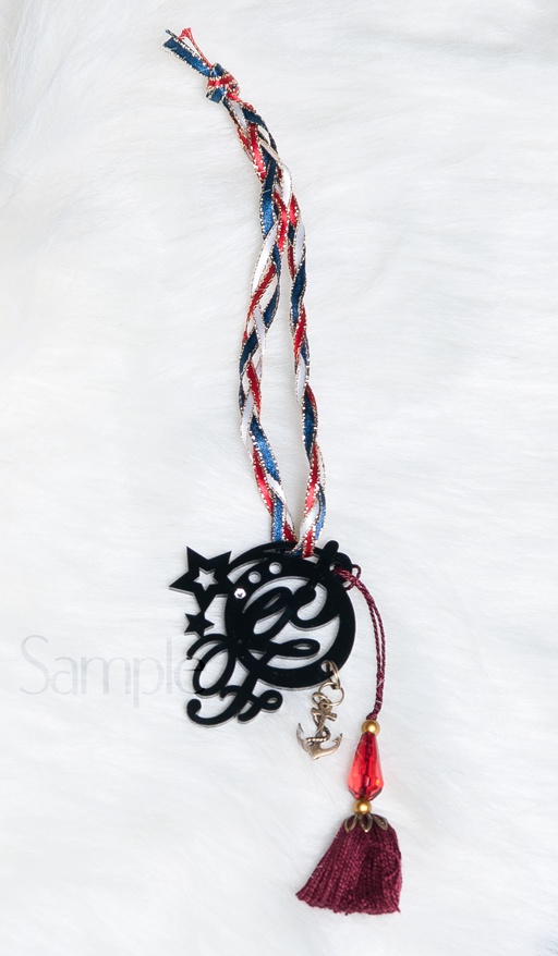 タイポグラフィ アクリルキーホルダー( 白 or 赤 )