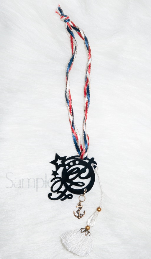 タイポグラフィ アクリルキーホルダー( 白 or 赤 )