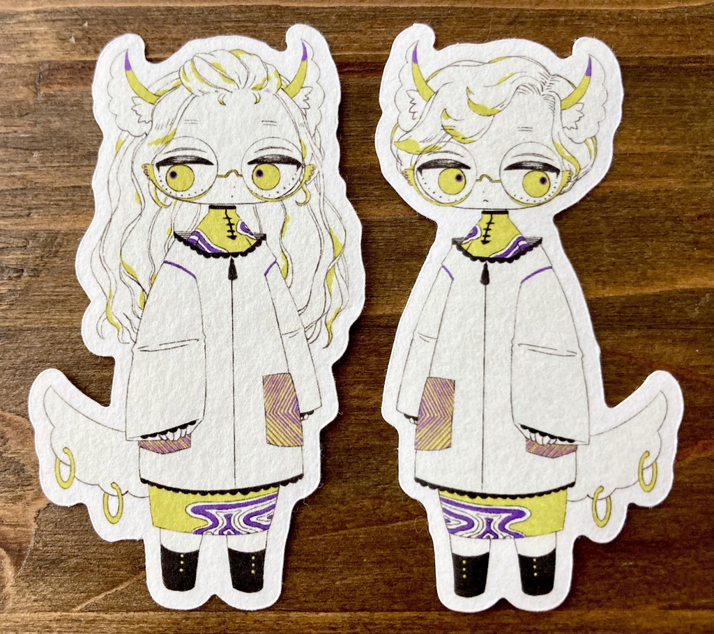 月の双子ステッカー