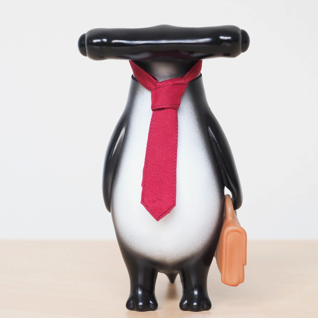 ソフビ「社畜ザメ」【ブラック】