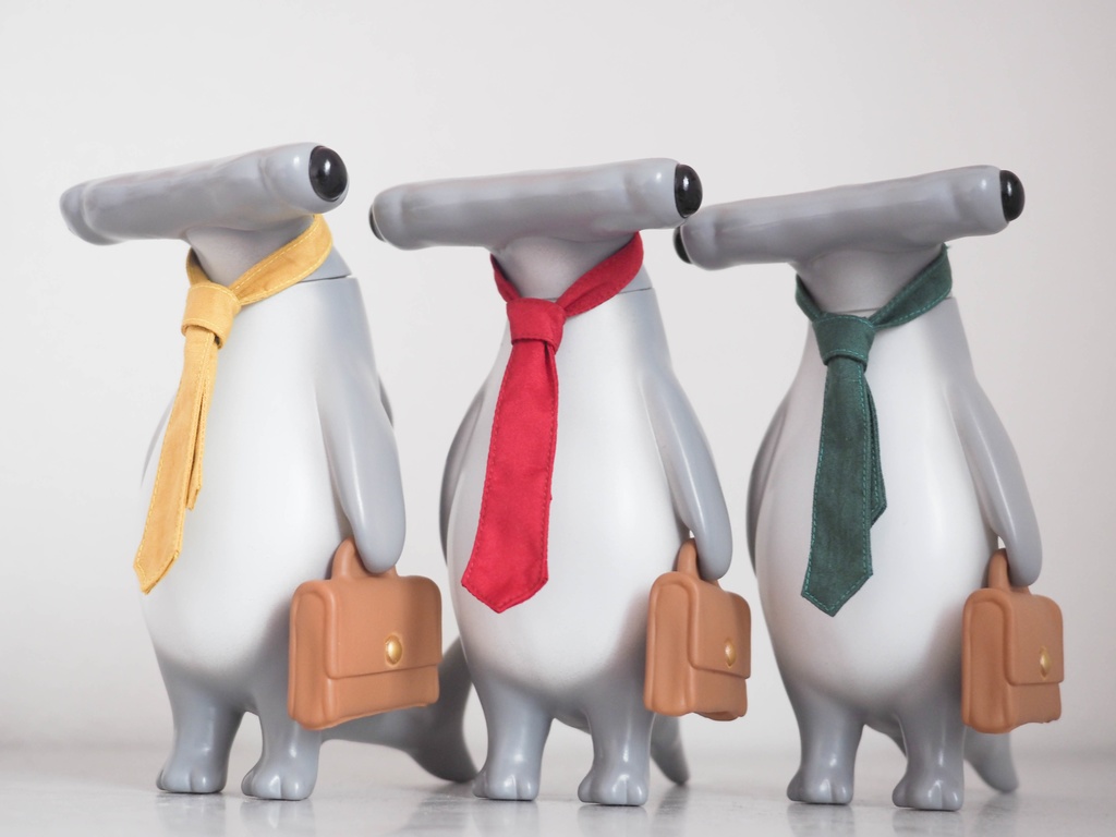 ソフビ「社畜ザメ」【オフィスグレー】