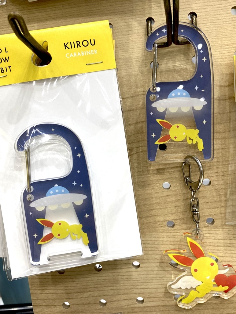 UFOにさらわれるキイロウ!?透け感が楽しいアクリルカラビナ