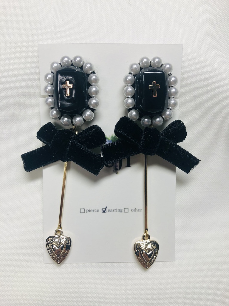 ゴシックシスターイヤリング【エメラルドカット】