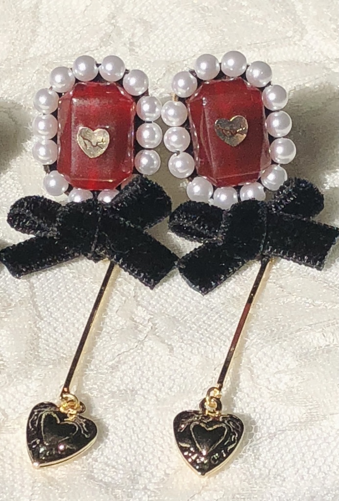 ゴシックヴァンパイアイヤリング【エメラルドカット】