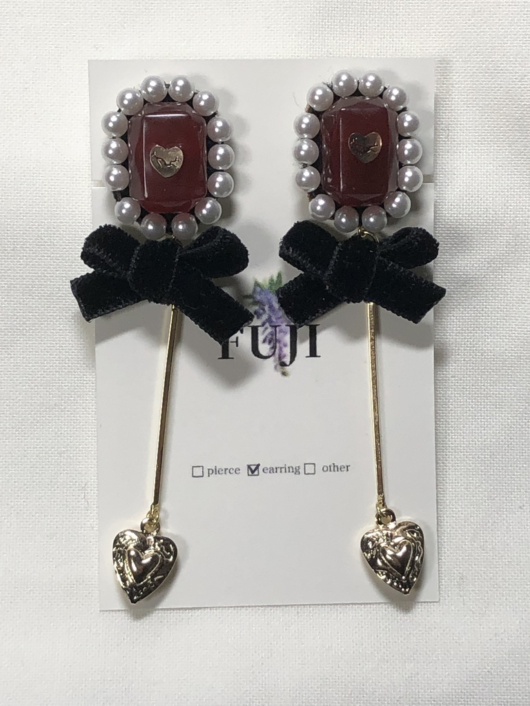 ゴシックヴァンパイアイヤリング【エメラルドカット】