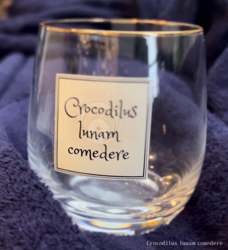 Crocodilus lunam comedere ロゴ入り金縁丸グラス