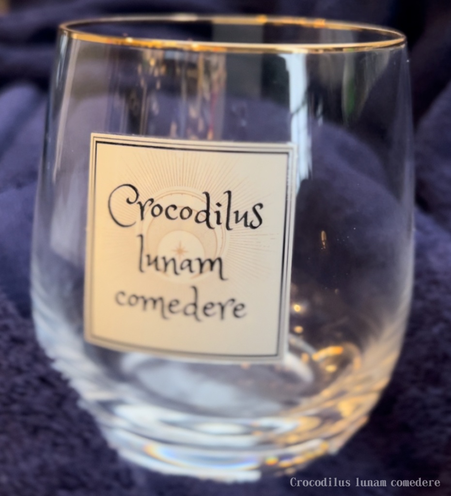 Crocodilus lunam comedere ロゴ入り金縁丸グラス