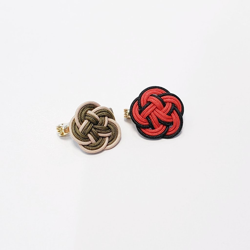 白鬼ピンバッジ