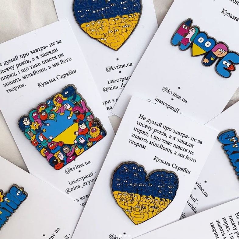 (再受注1月下旬～2月上旬お届け予定）kvitne.ua チャリティーピンバッチ　ウクライナ支援