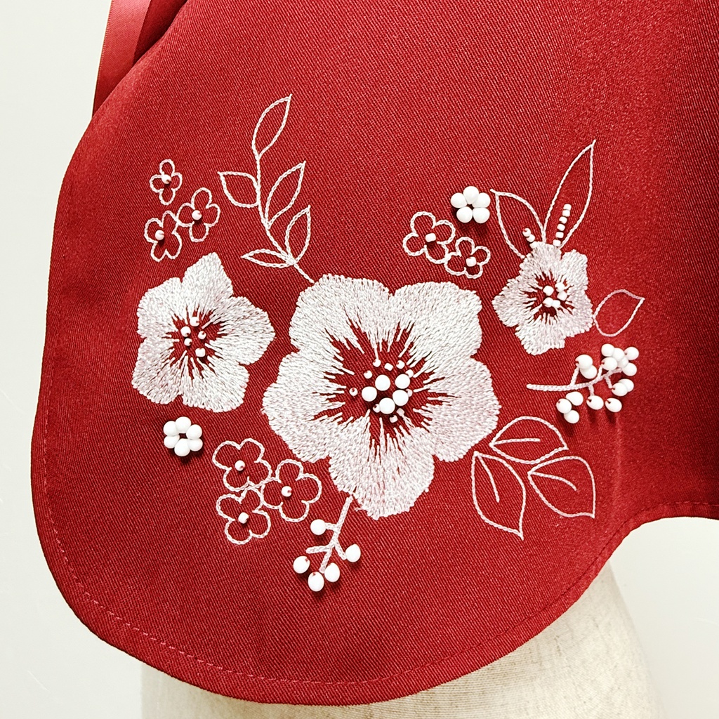手刺繍の赤ずきんケープ