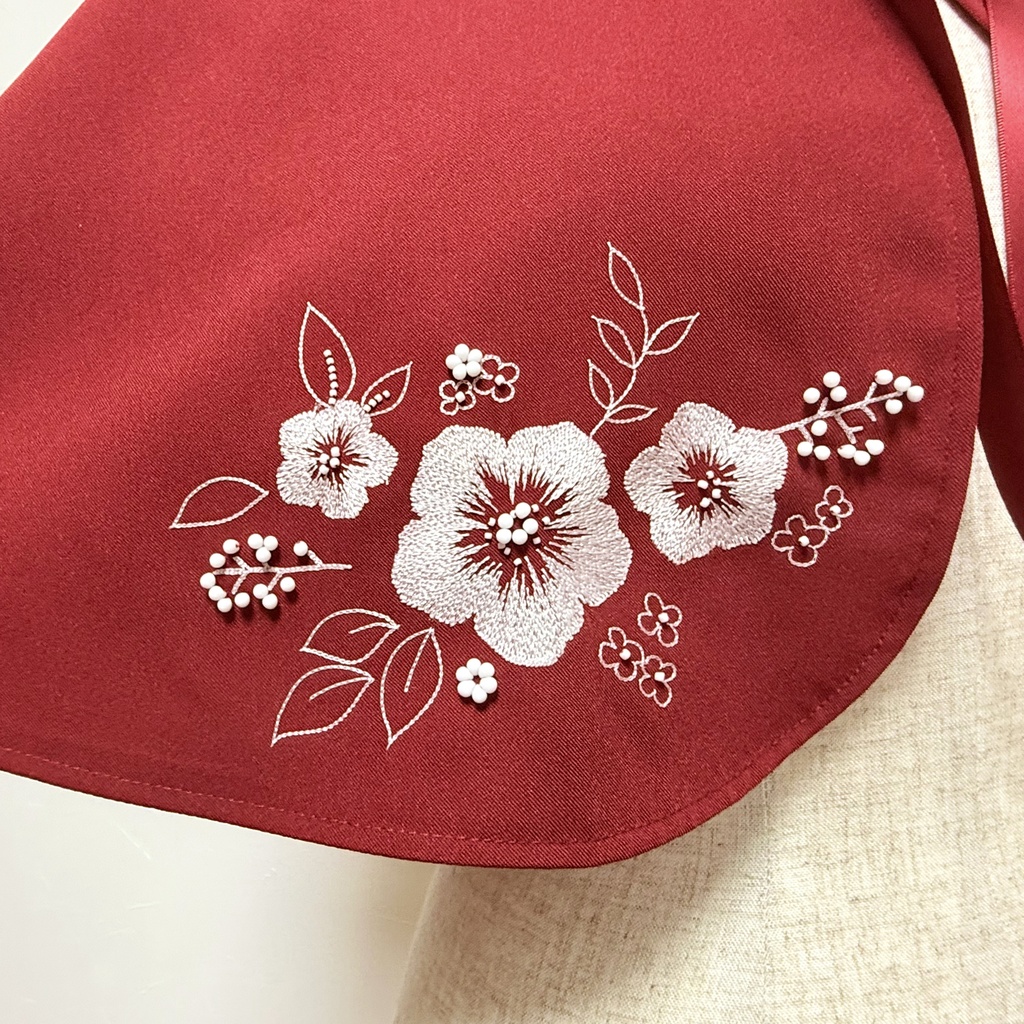 手刺繍の赤ずきんケープ