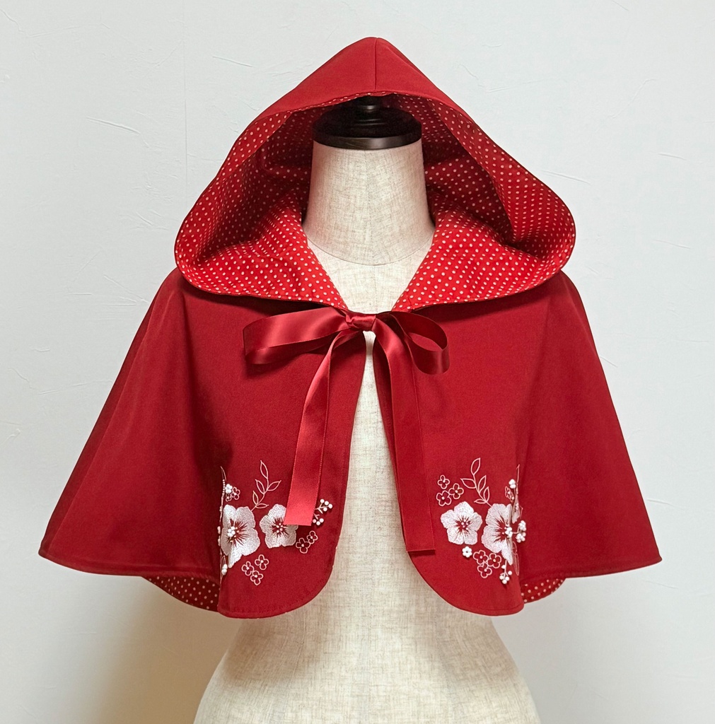 手刺繍の赤ずきんケープ