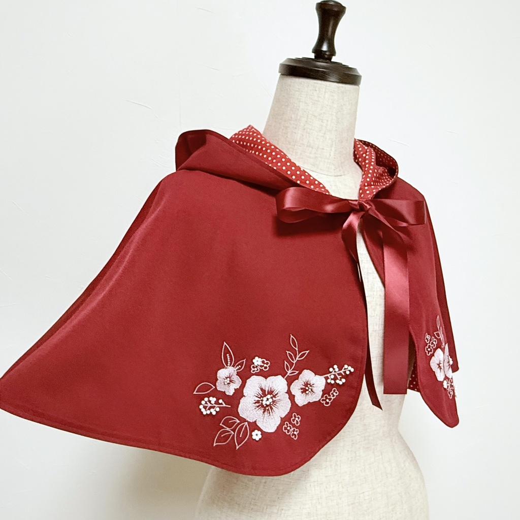 手刺繍の赤ずきんケープ