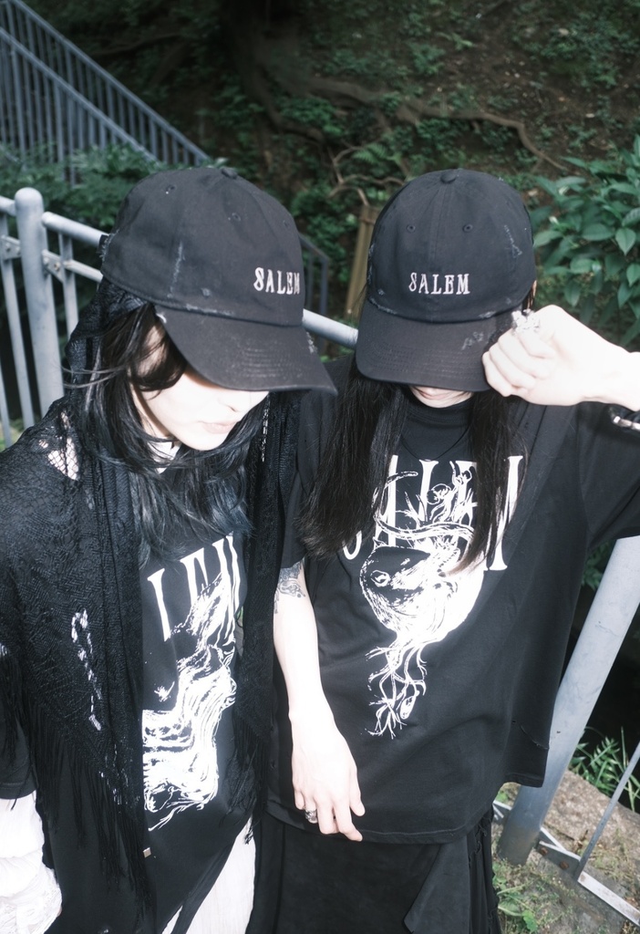 DAMAGED LOGO CAP