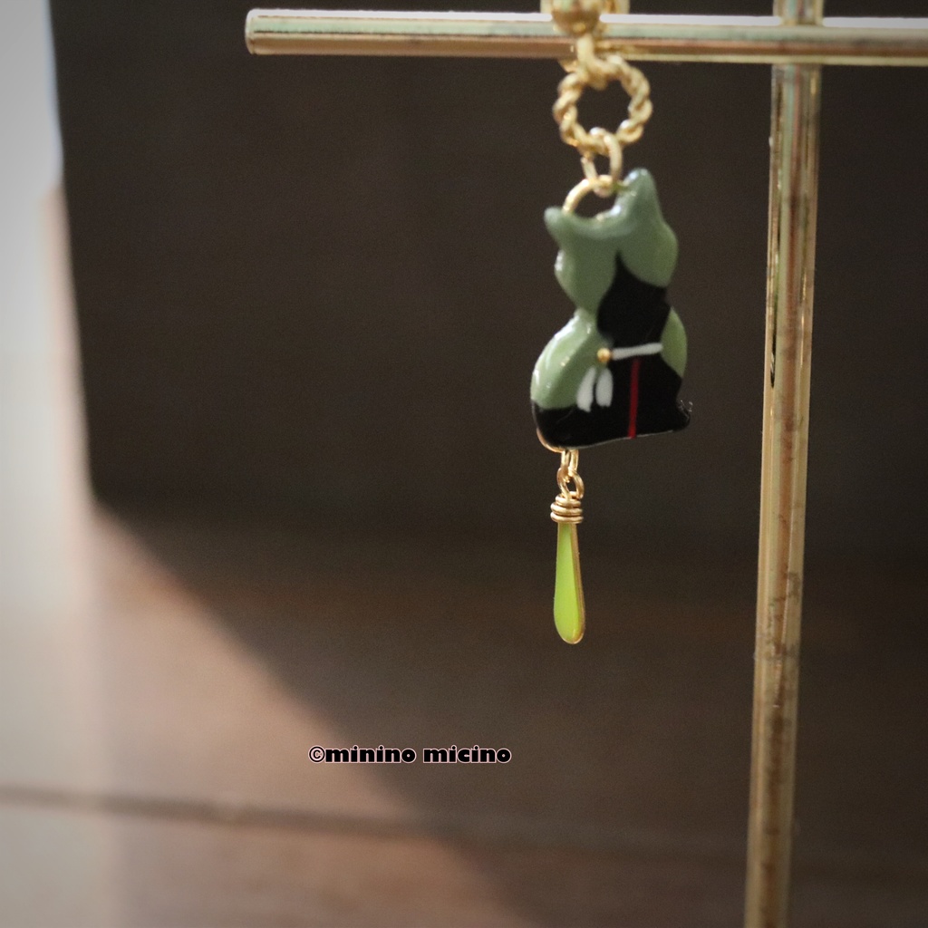 和風マイクロアートキャットイヤリング&ピアス❀鶯