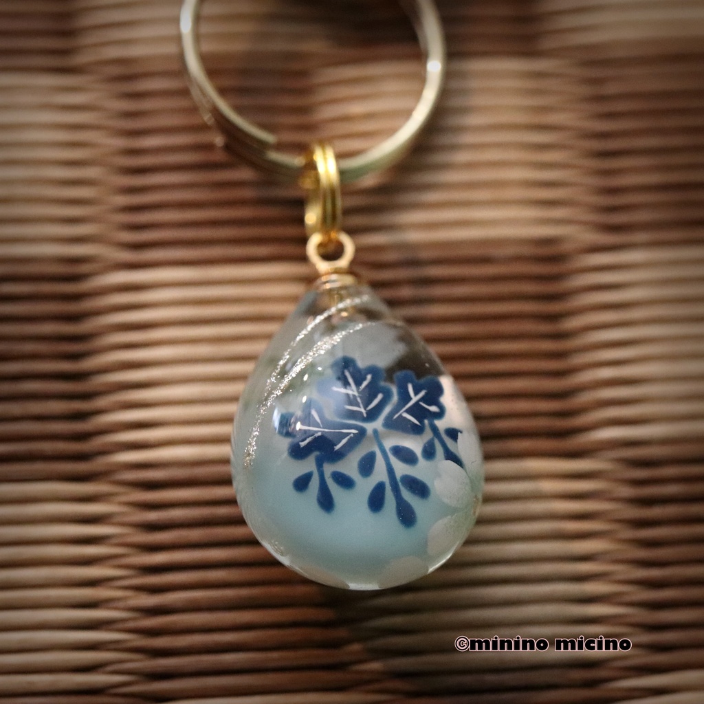 桐紋の雫アートドロップバッグチャーム❀青