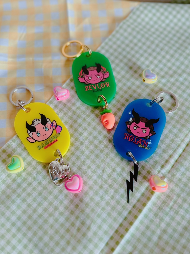 チャーム付きアクリルタグキー