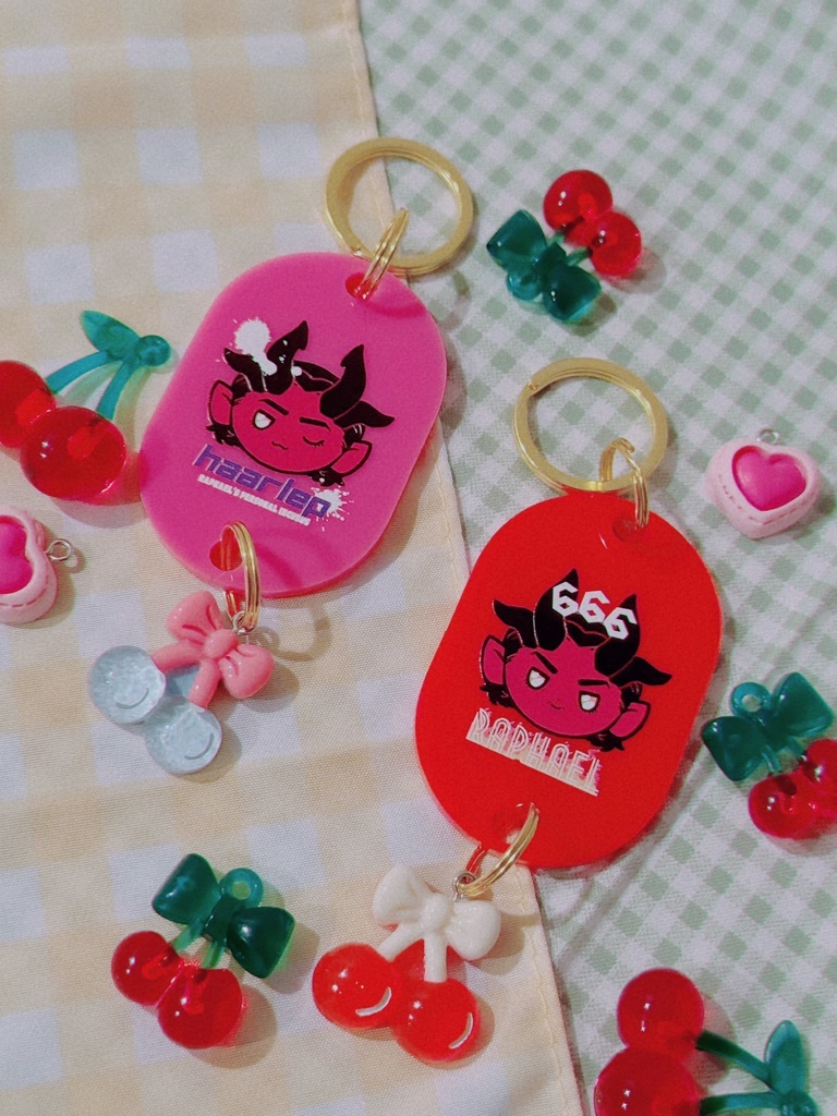 チャーム付きアクリルタグキー