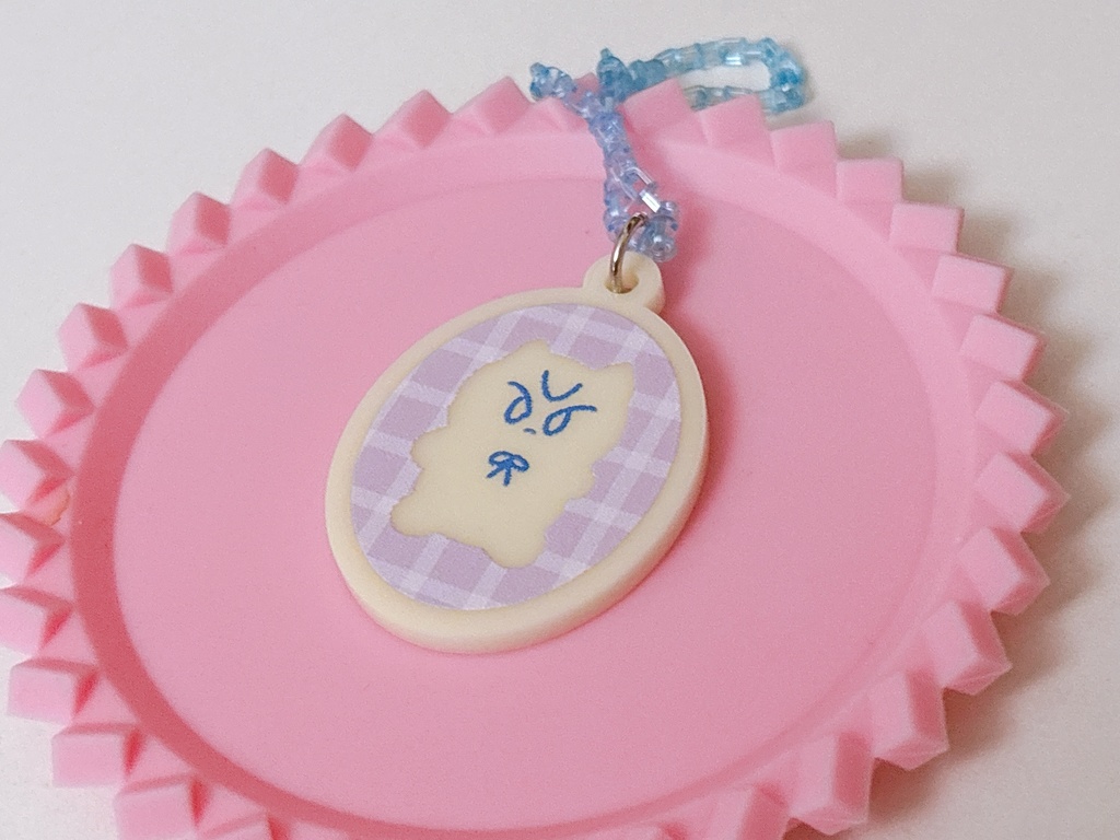 乳白カラーアクキー(いさねこチェック)