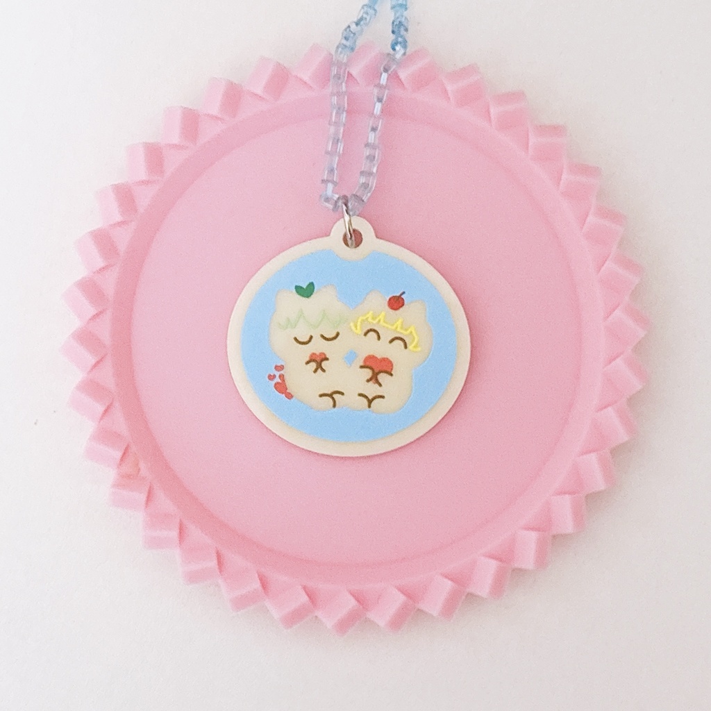 乳白カラーアクキー(ねこハート)