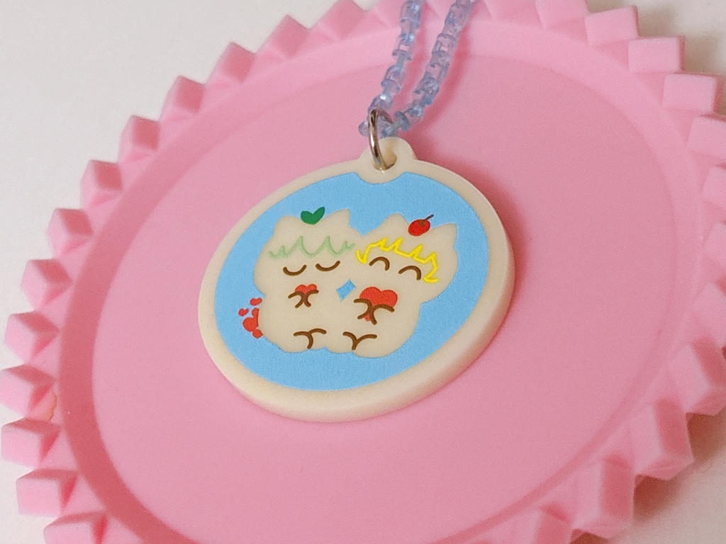 乳白カラーアクキー(ねこハート)