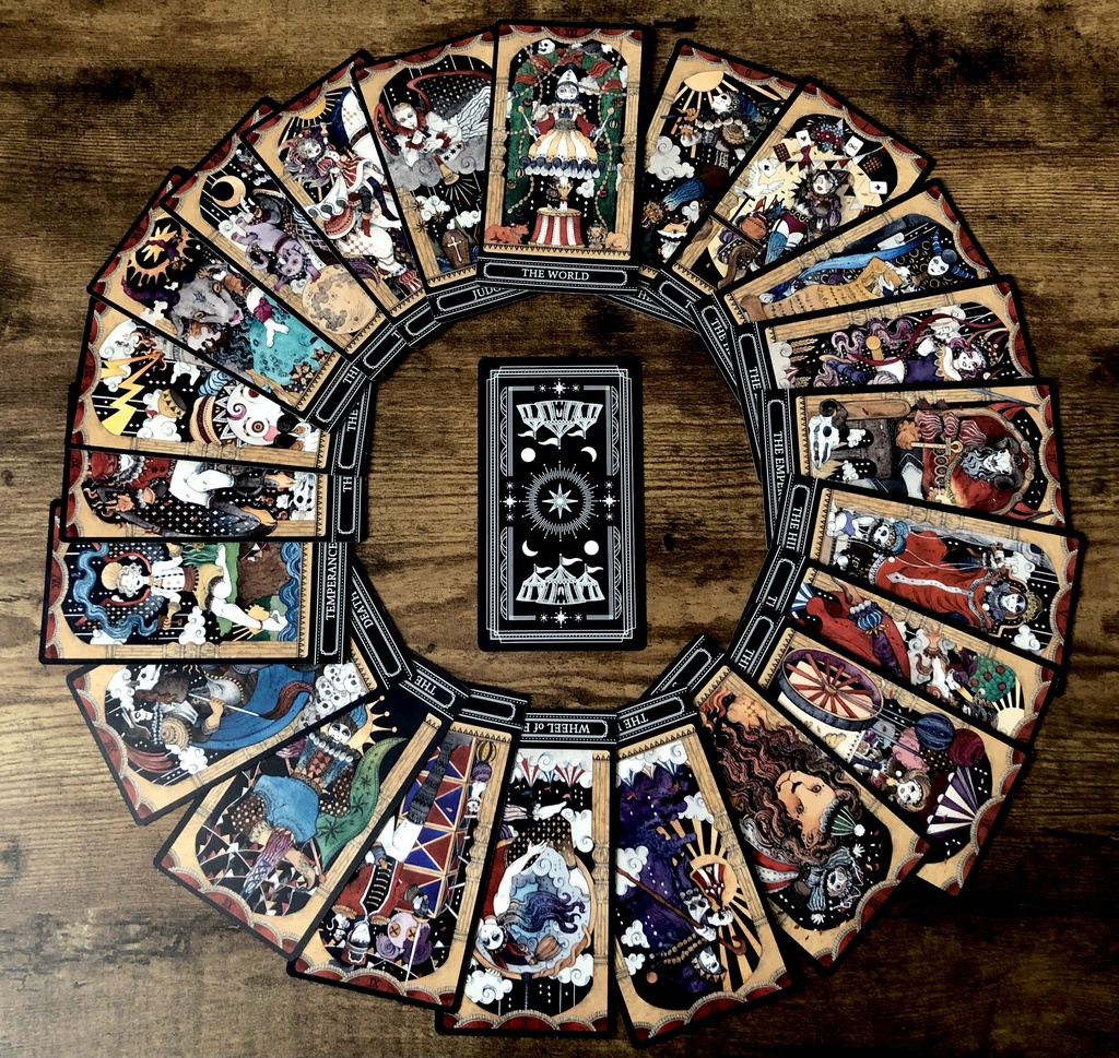 タロットカード「CIRQUE DU MINUIT」