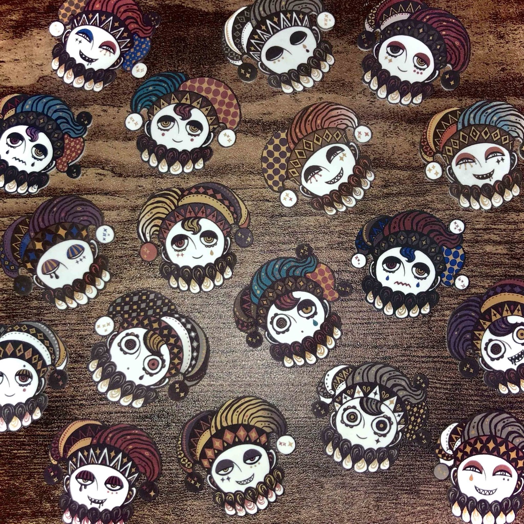 道化師ブローチ