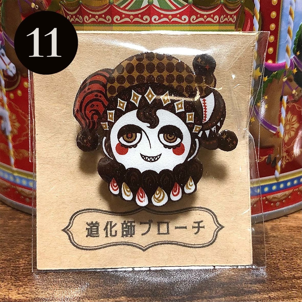 道化師ブローチ