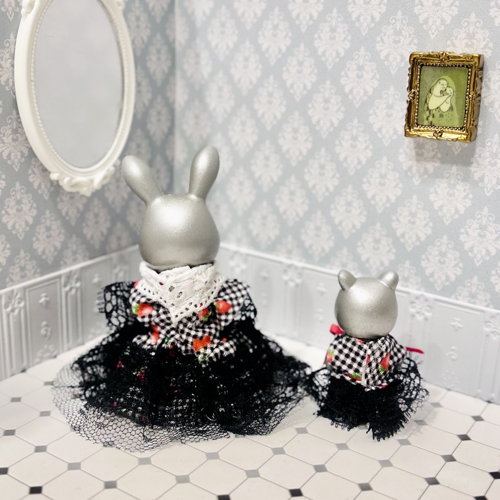 【苺の黒フリルお洋服】女の子サイズ&赤ちゃんサイズ お揃い2点セット