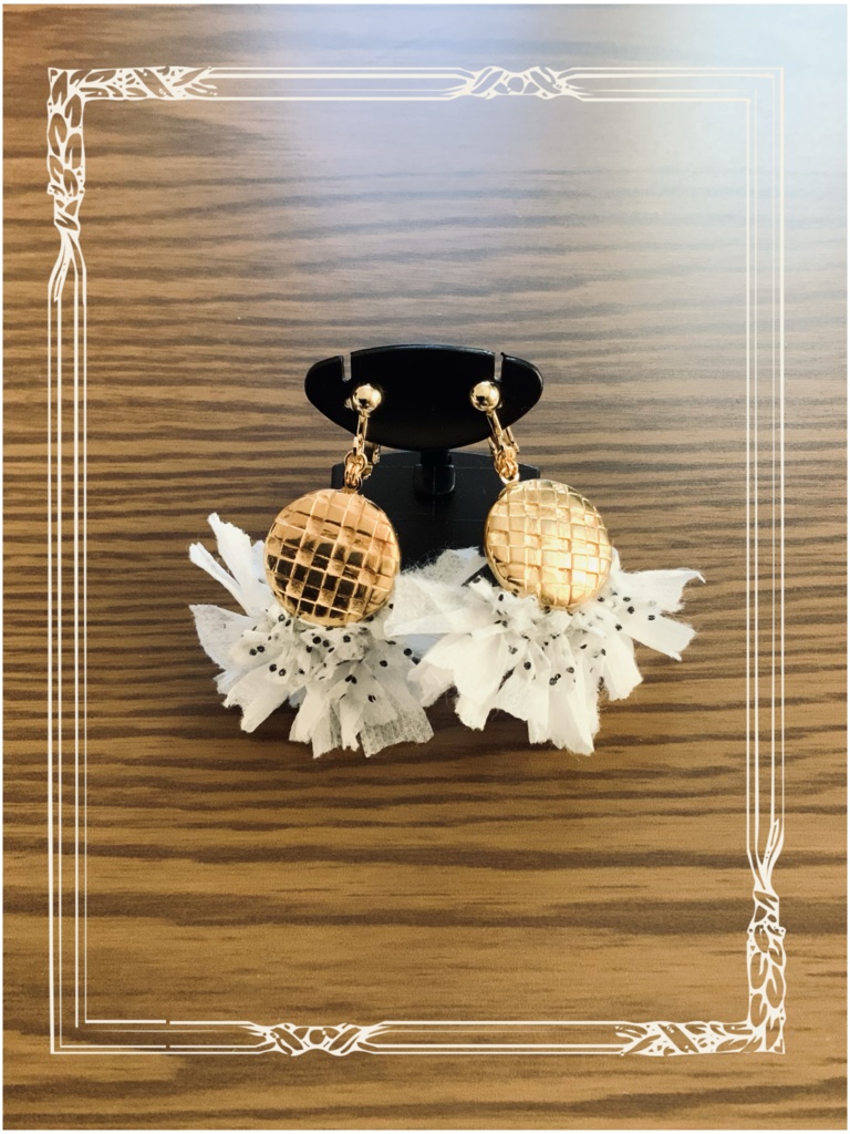 チェックボタンイヤリング Hugg Mugg Booth