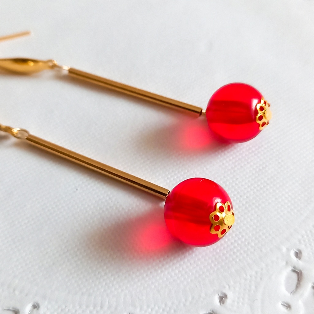 ゆらゆら可愛い真っ赤なピアス イヤリング(送料込み)