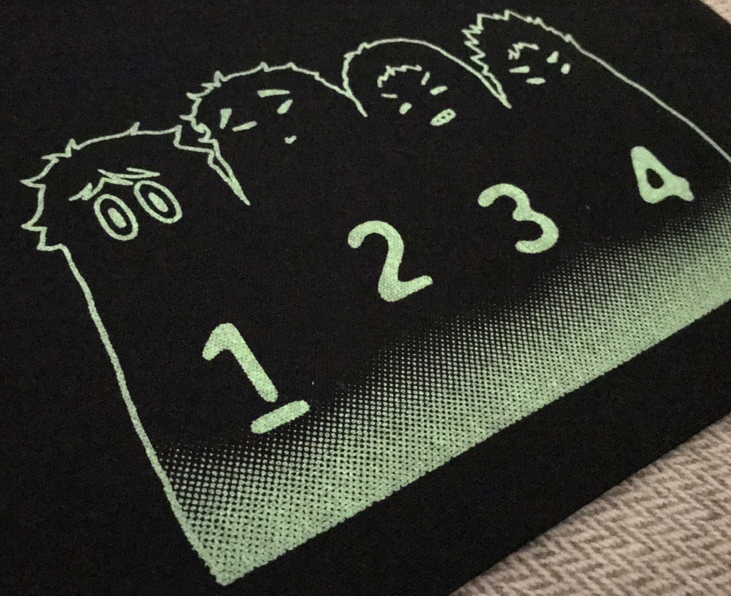 へんないきものサコッシュ<黒×蓄光>