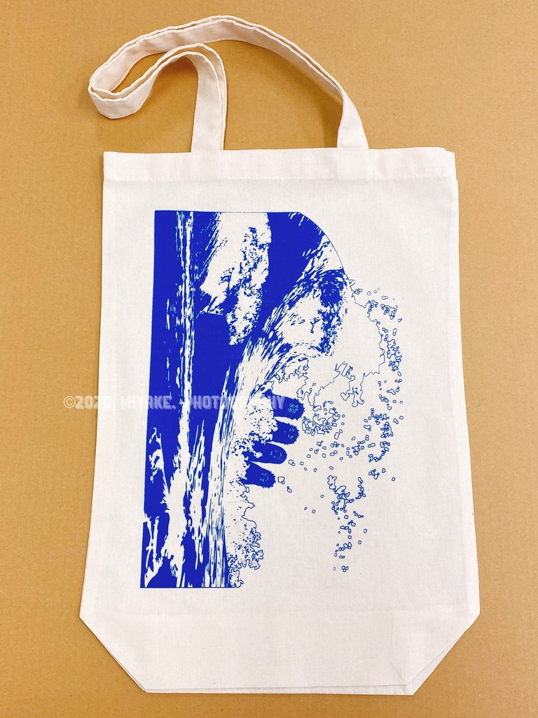 波に乗るいきものトートバッグ