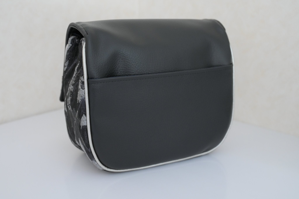 隊長 イメージポシェット