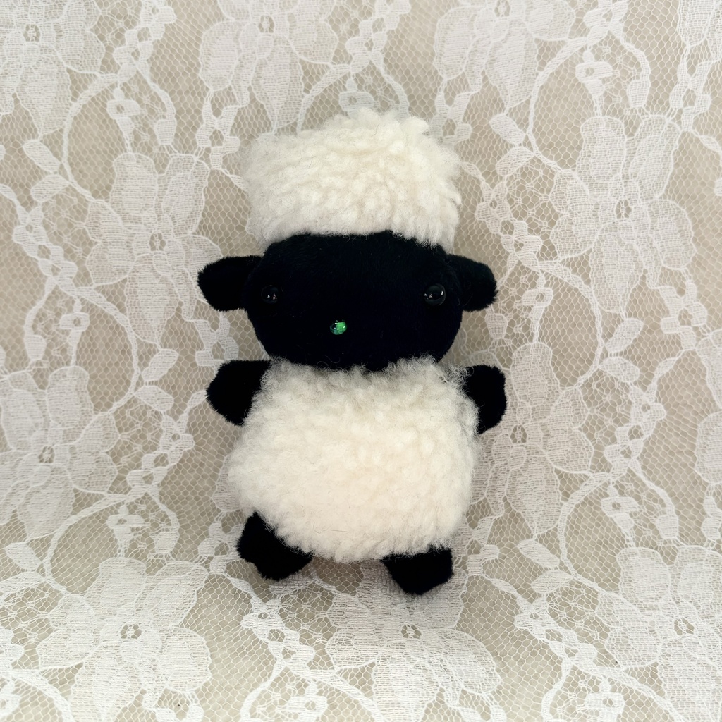 角刈り黒ひつじちゃん‼️(きみどり)