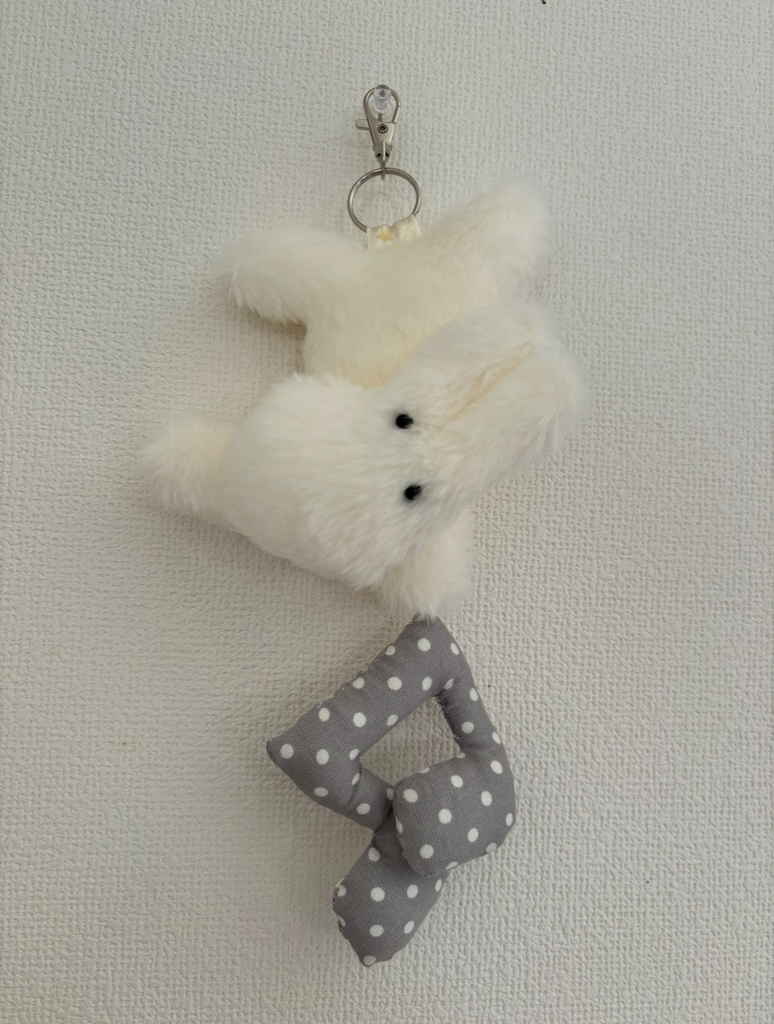 さかだちうささん🎵(白うさ×灰おんぷ)